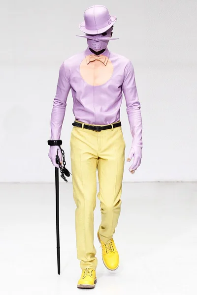 Look 10